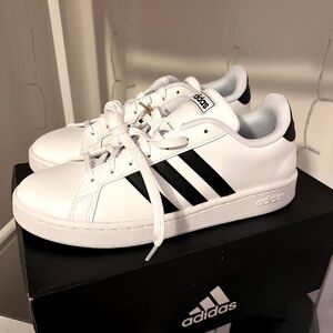 Woman’s adidas sneakers size 8